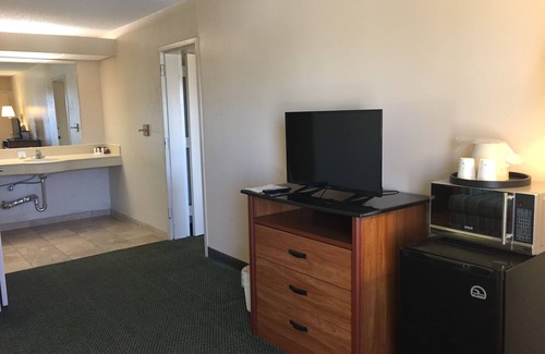 Albuquerque Hotel | Days Inn & Suites by Wyndham Albuquerque North