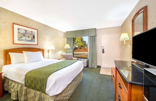 Albuquerque Hotel | Days Inn & Suites by Wyndham Albuquerque North