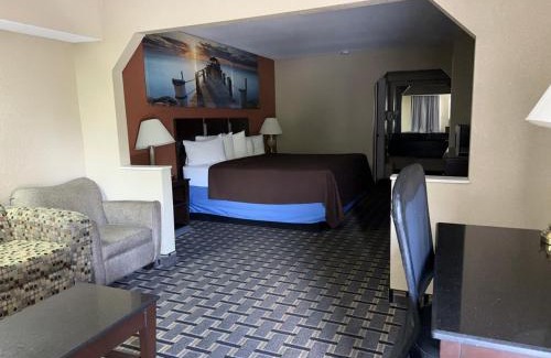 Pine Bluff Hotel | Days Inn & Suites by Wyndham Pine Bluff