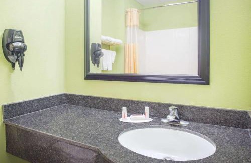 Swainsboro Hotel | Days Inn & Suites by Wyndham Swainsboro
