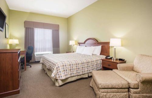 Swainsboro Hotel | Days Inn & Suites by Wyndham Swainsboro