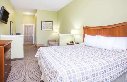 Swainsboro Hotel | Days Inn & Suites by Wyndham Swainsboro