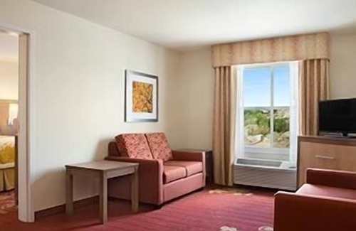 Caldwell Hotel | Days Inn & Suites by Wyndham Caldwell