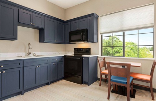 Tomball Hotel | Days Inn & Suites by Wyndham Greater Tomball