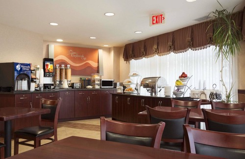 Langley Hotel | Days Inn & Suites by Wyndham Langley