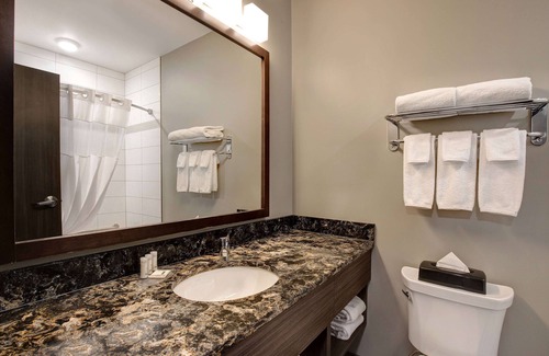 Warman Hotel | Days Inn & Suites by Wyndham Warman