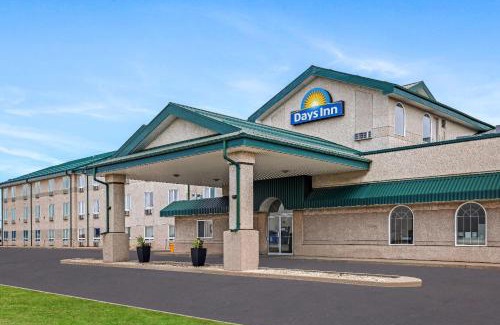 Winkler Hotel | Days Inn & Suites by Wyndham Winkler
