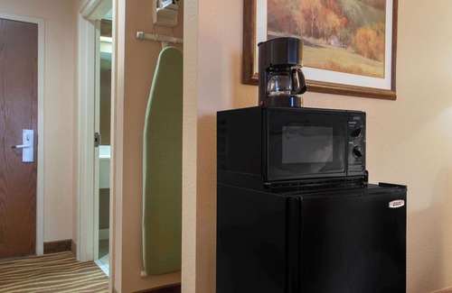 Cuba Hotel | Days Inn & Suites by Wyndham Cuba