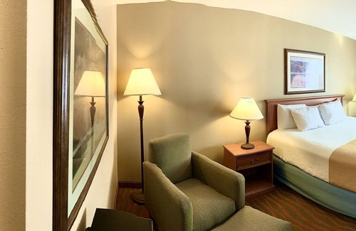Cuba Hotel | Days Inn & Suites by Wyndham Cuba
