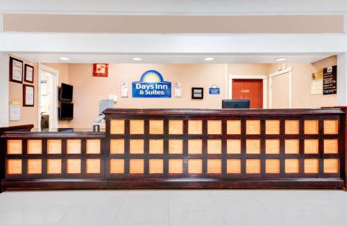 Bonanza Hotel | Days Inn & Suites by Wyndham Laredo