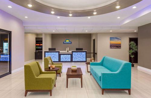 Tomball Hotel | Days Inn & Suites by Wyndham Greater Tomball
