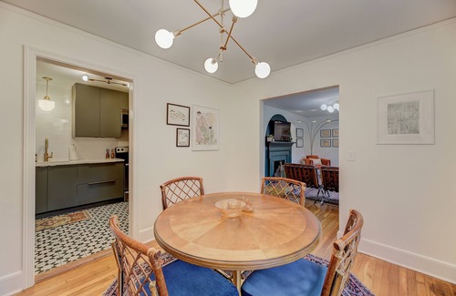 Eau Claire House | ✷ Dazzling Downtown Deco ✷ 2 BD 1 BA Home