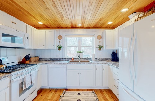 Tenants Harbor House | Dazzling ocean-view house with fireplace, deck, firepit, central AC, & W/D