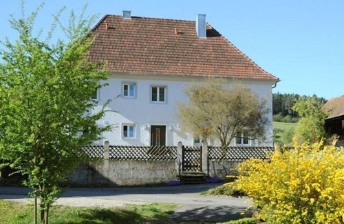 Staffelstein Apartment | Gemütliche Ferienwohnung (49qm) mit französischem Balkon