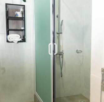 Ogbodjo Villa | De Cove