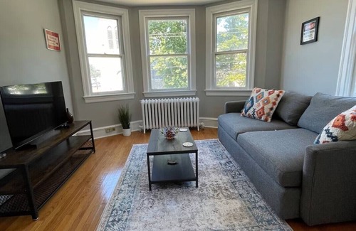 Audubon Apartment | De la Luna Vintage Apartment unit in Audubon - Family friendly area