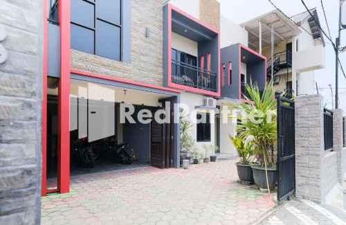 Surabaya House | Dea Homestay Syariah at Kertomenanggal Surabaya Mitra RedDoorz