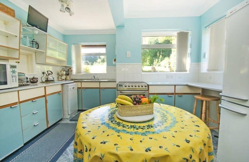 Rottingdean House | Dean Court Garden|Parking|by Brighton Holiday Lets
