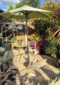 Catshill Bed & Breakfast | Debonair bnb @33