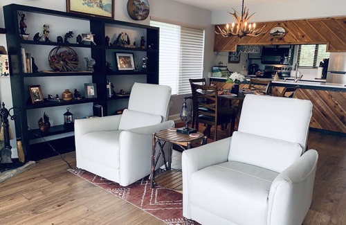 Lake Toxaway Condo | DECEMBER 2025! BOOK 5 NIGHTS GET 10% OFF! SMOKEY MOUNTAINS & WATER FALL VIEW!