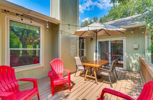Gracywoods House | Deck and Greenbelt Access Lovely Austin Home