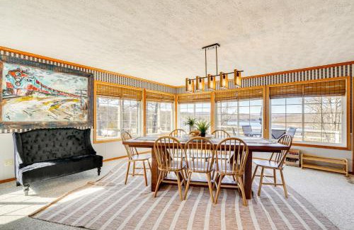 Eagle Rock House | Deck and Lake Views Modern Eagle Rock Gem