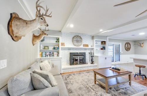 Hodgen House | Deck and Views Spacious Lake House Escape