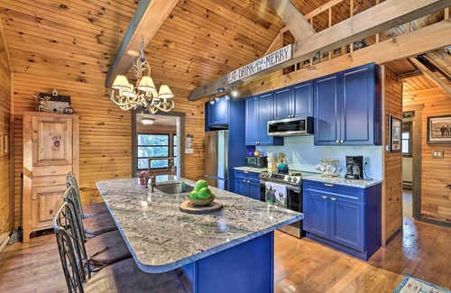 Cresco Cabin | Deck + Forest Views: Secluded Cresco Cabin!