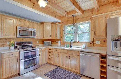 Bostic Cabin | Deck, Grill & Fire Pit: Blue Ridge Mountain Cabin!