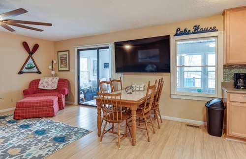 Bracey Apartment | Deck & Lake Gaston Access: Dog-Friendly Getaway