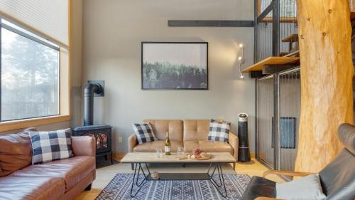 Coupeville House | Deck Views Fire Pit Pool 3 Mins to Beach Madrona Tree Retreat by AvantStay