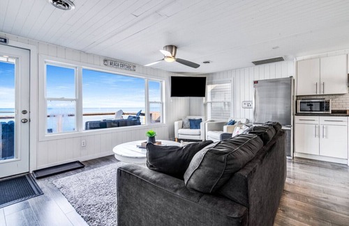 Leamington Cottage | Decked Out · Beachfront, Hot tub, Sunsets, Moonlight, Romance,
