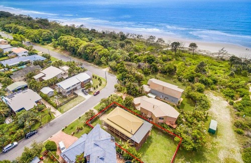Pottsville House | Deckhouse Surfside by Kingscliff Accommodation