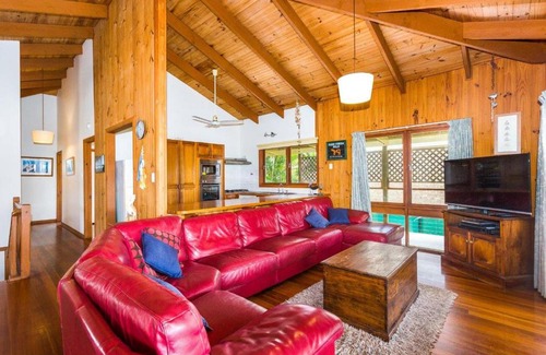 Pottsville House | Deckhouse Surfside by Kingscliff Accommodation