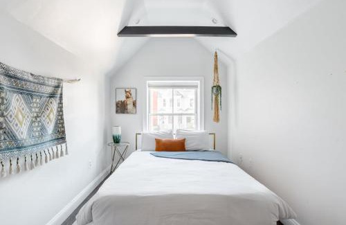 Le Droit Park House | Decompress in the Zen Surroundings of a Cozy Carriage House