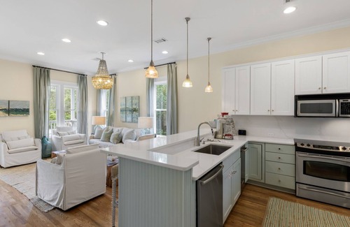 White's Gulfview House | Deeded Beach Access - Private Pool, Gulf Views, Bikes!