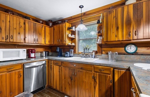 Williams Cabin | Deer Bend Cabin: A Woodsy Escape in the Heart of Southern Indiana