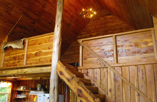 Jasper Cabin | Deer Cabin Of Deer Lodge Cabin Rentals is a Secluded Ozark Cedar Log Cabin