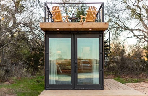 Waco House | Deer Creek Tiny Container Home-12 Min to Magnolia