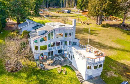 Clinton House | Deer Lake Shores