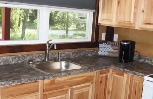 Peebles Cabin | Deer Lodge (Secluded in Amish Country and peaceful)