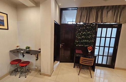 Safdarjung Enclave Bed & Breakfast | DEER PARK LUXURY HOMESTAY (Safdarjang Enclave)