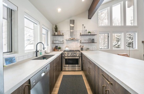 Deer Valley House | DEER VALLEY - WALK to SILVER LAKE Lifts & Dining - PRIVATE HOT TUB W/VIEWS