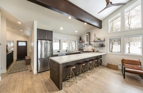 Deer Valley House | DEER VALLEY - WALK to SILVER LAKE Lifts & Dining - PRIVATE HOT TUB W/VIEWS