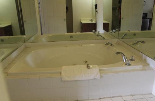 Adamsville Hotel | Deerfield Inn