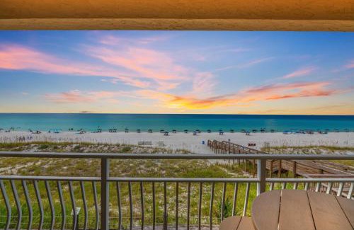 Crystal Beach House | Deja View Beachfront Sunrise Beach Svc Included