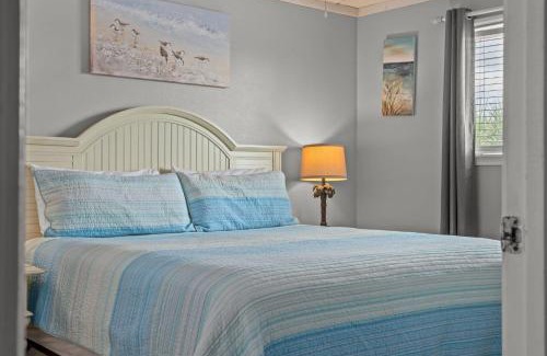 Crystal Beach House | Deja View Beachfront Sunrise Beach Svc Included
