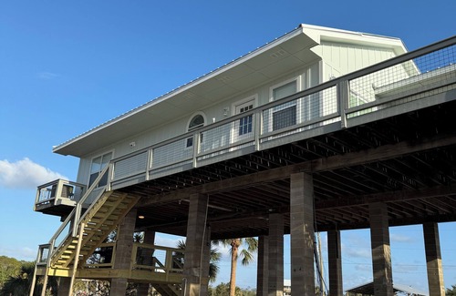 Salem House | Dekle Beach Darling - Beautiful Sunsets and Great Fishing