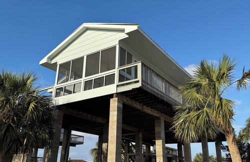 Salem House | Dekle Beach Darling - Beautiful Sunsets and Great Fishing