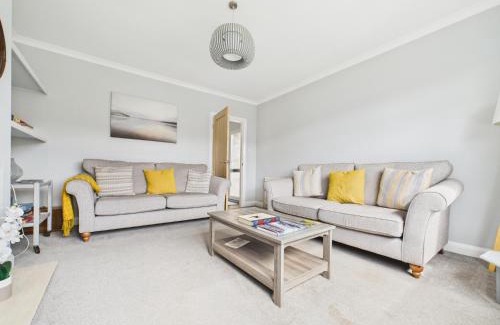 Bishop's Cleeve House | Delabere Road Bishops Cleeve Free Parking WiFi